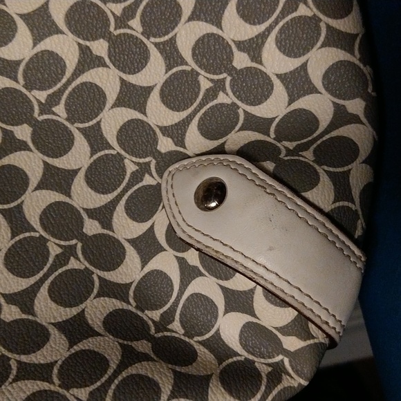 VGUC. Coach signature circle C gray and white shoulder bag. - Picture 6 of 16